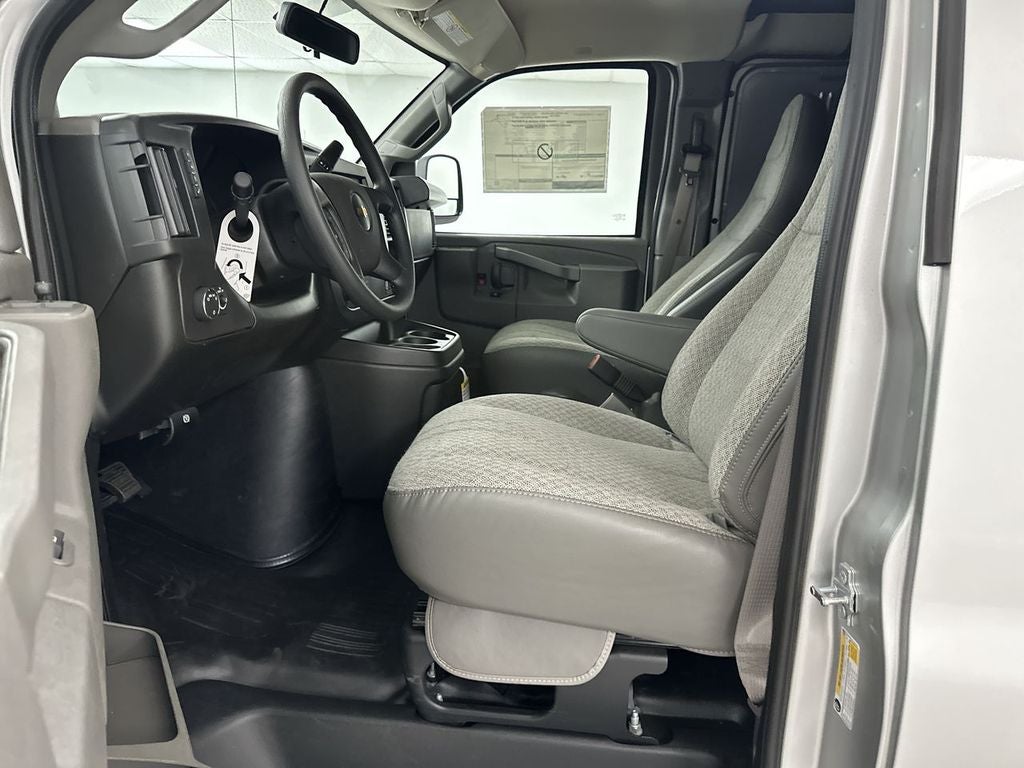 2026 Chevrolet Express Cargo Work Van - Photo 10