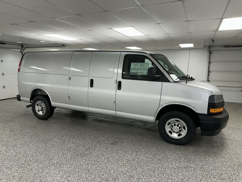 2026 Chevrolet Express 3500 Extended Work Van's photo