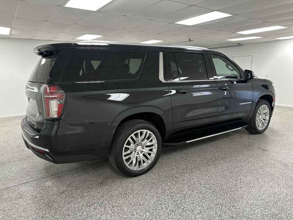 2023 Chevrolet Suburban LT
