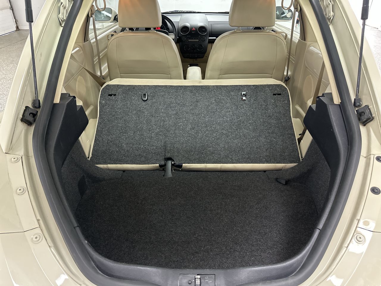 2009 Volkswagen New Beetle Coupe S